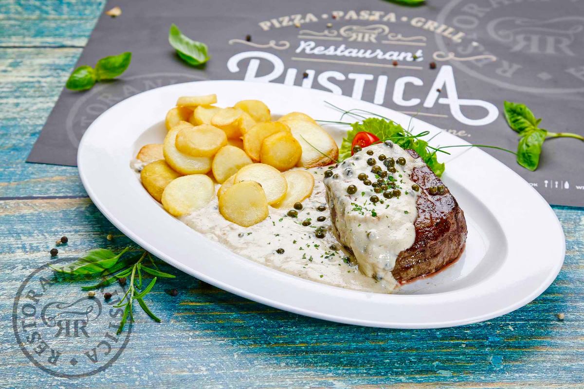 Beefsteak in grüner Pfeffersauce<br><br>